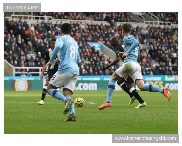 英超卫冕冠军球衣设计及其象征意义 英超卫冕冠军球衣设计及其象征意义
