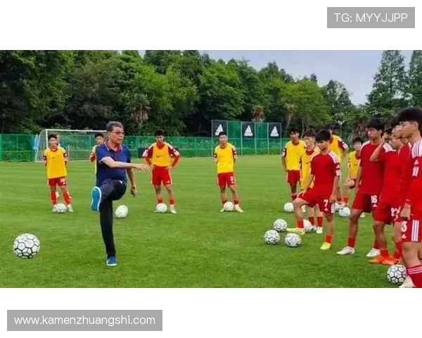 崇明弟子探访徐根宝颜骏凌呼吁传承足球精神与传统